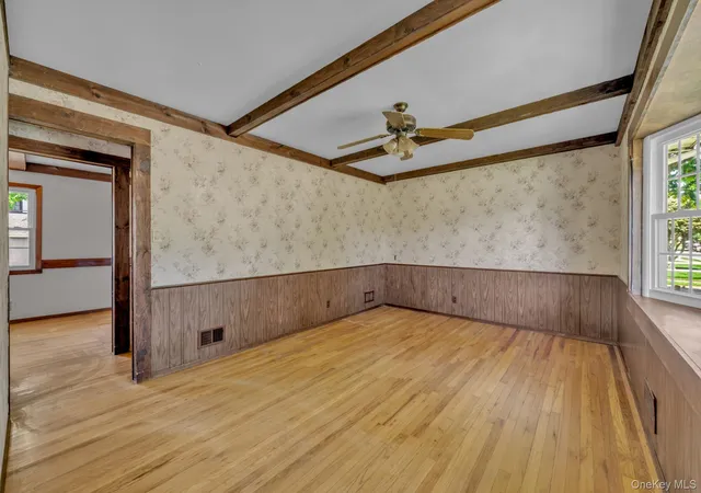 Photo 3 of Sale Pending at 170 Park Ln, Oyster Bay, NY 11758 | MLS# 1051817 | Listing updated on 2026-10-07