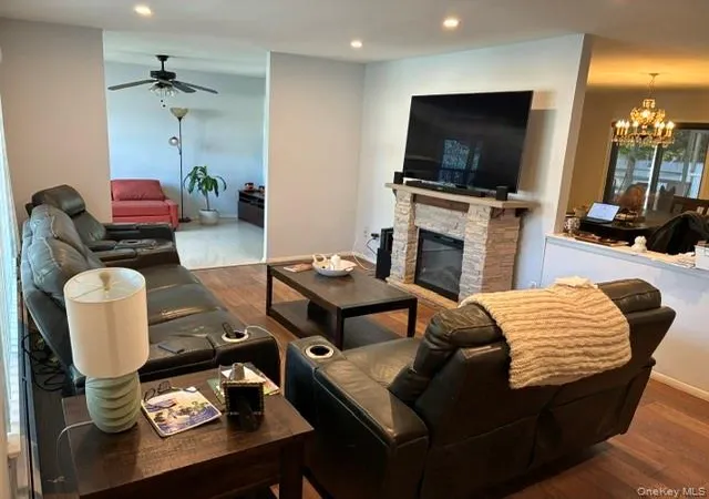 Photo 3 of Single family home for sale at 4 Carston St W, Brookhaven, NY 11784 | MLS# 1051829 | Listing updated on 2026-10-03