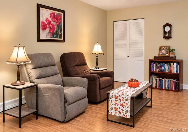 Listing Photo 5 - Condo for sale in building located at 395 Woodbridge Dr, Brookhaven, NY 11961 - Unit #E