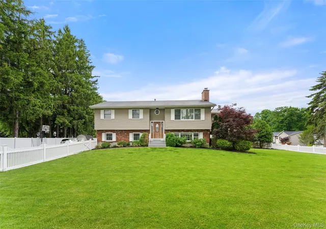 Photo 3 of Single family home for sale at 1 Sherwood Rd, Clarkstown, NY 10920 | MLS# 1051865 | Listing updated on 2026-09-17
