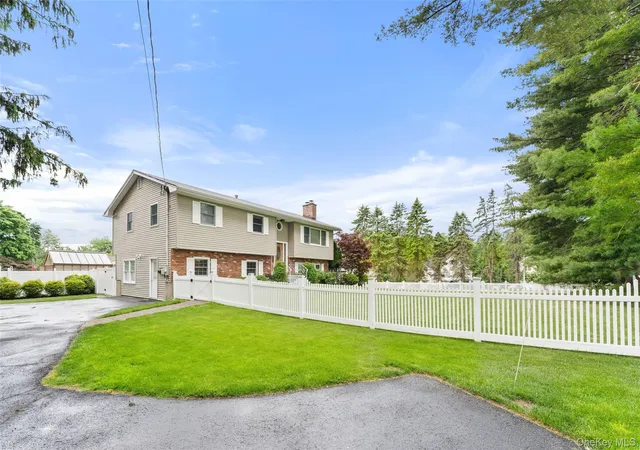 Photo 3 of Single family home for sale at 1 Sherwood Rd, Clarkstown, NY 10920 | MLS# 1051865 | Listing updated on 2026-09-26