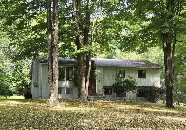 Photo 1 of Single family home for sale at 17 Franklin Dr, Somers, NY 10541 | MLS# 1051879 | Listing updated on 2026-09-19