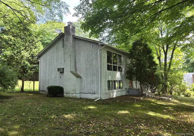 Photo 3 of Single family home for sale at 17 Franklin Dr, Somers, NY 10541 | MLS# 1051879 | Listing updated on 2026-09-19