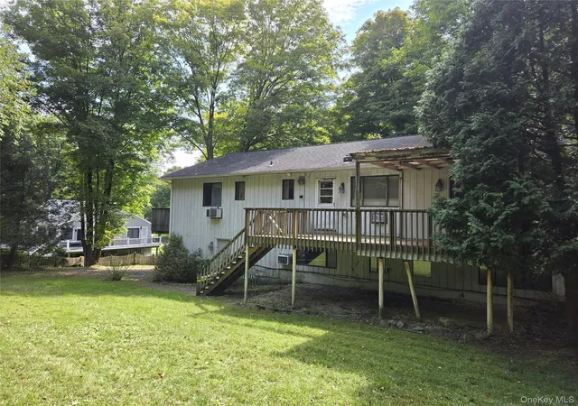 Photo 4 of Single family home for sale at 17 Franklin Dr, Somers, NY 10541 | MLS# 1051879 | Listing updated on 2026-09-19