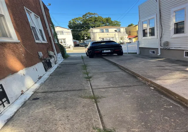 Photo 3 of Single family home for sale at 13940 231st Street, New York, NY 11413 | MLS# 1051880 | Listing updated on 2026-09-23