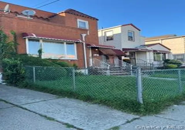 Photo 4 of Single family home for sale at 13940 231st Street, New York, NY 11413 | MLS# 1051880 | Listing updated on 2026-09-23