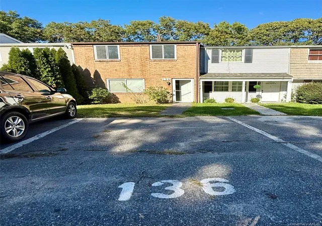 Condo for sale at 136 Hl Crescent, Riverhead, NY 11933 | MLS# 1051882