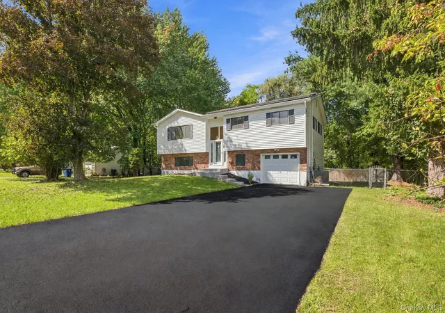 Photo 2 of Single family home for sale at 12 Westminister Dr, Middletown, NY 10940 | MLS# 1051888 | Listing updated on 2026-10-04
