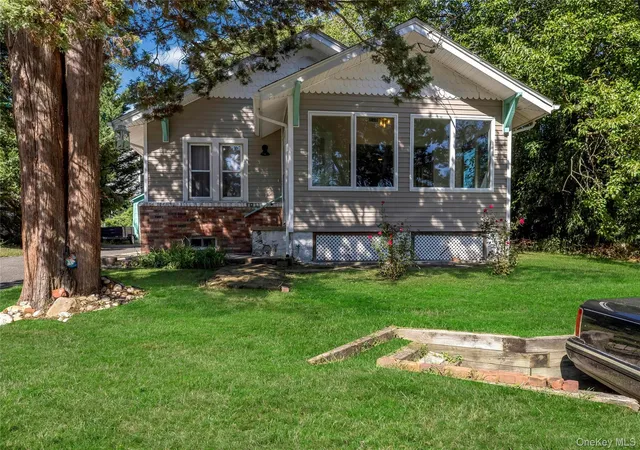 Photo 1 of Single family home for sale at 3 School St, Ronkonkoma, NY 11779 | MLS# 1051890 | Listing updated on 2026-09-19