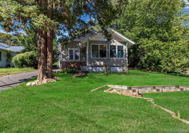 Photo 3 of Single family home for sale at 3 School St, Ronkonkoma, NY 11779 | MLS# 1051890 | Listing updated on 2026-09-19