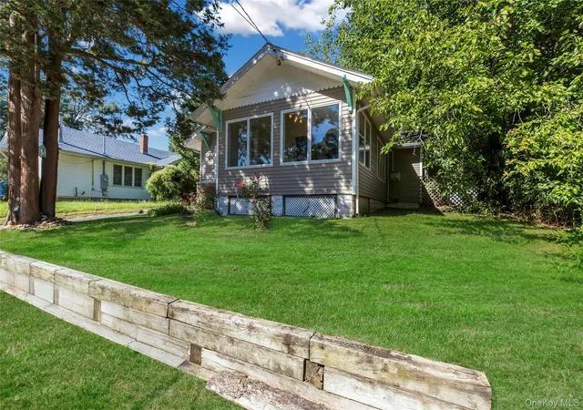 Photo 3 of Single family home for sale at 3 School St, Ronkonkoma, NY 11779 | MLS# 1051890 | Listing updated on 2026-09-20