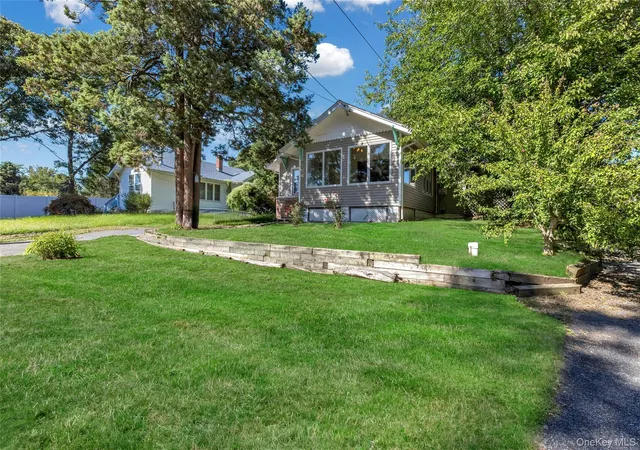 Photo 4 of Single family home for sale at 3 School St, Ronkonkoma, NY 11779 | MLS# 1051890 | Listing updated on 2026-09-20