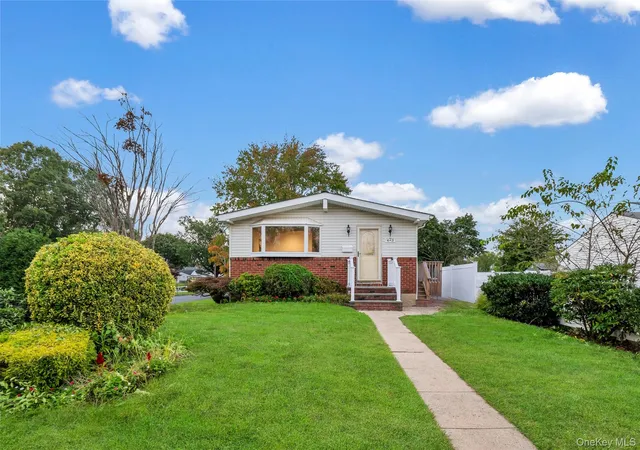 Single family home for sale at 423 Westview Ave, Babylon, NY 11729 | MLS# 1051894