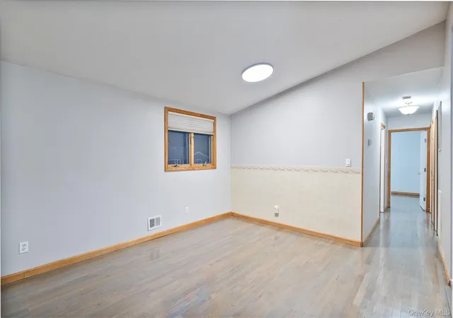 Photo 4 of Single family home for sale at 423 Westview Ave, Babylon, NY 11729 | MLS# 1051894 | Listing updated on 2026-09-18