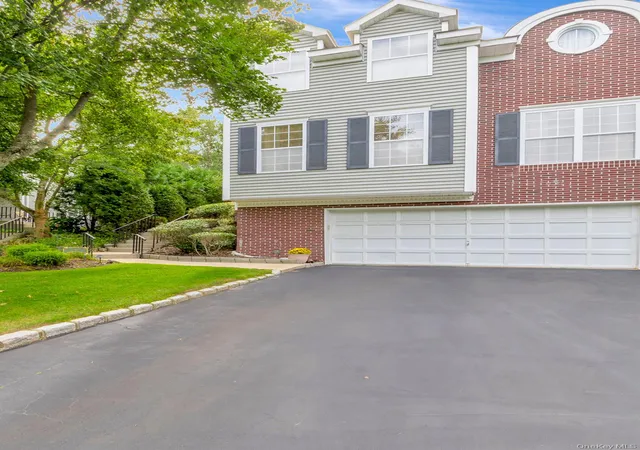 Condo for sale at 143 Paddington Cir, Smithtown, NY 11787 | MLS# 1051895