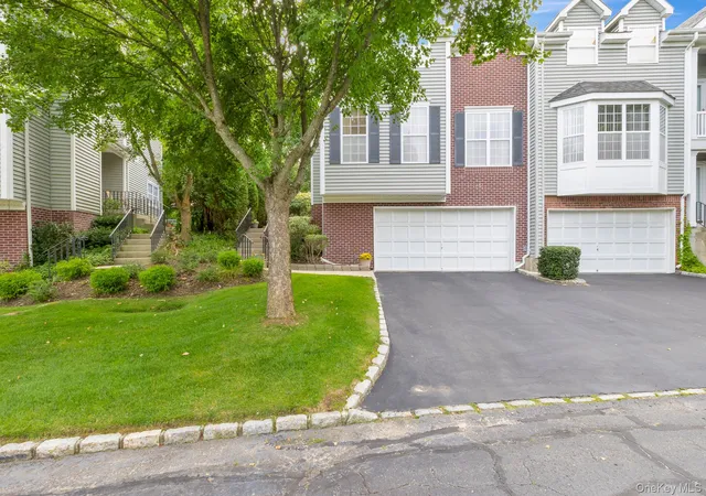 Photo 2 of Condo for sale at 143 Paddington Cir, Smithtown, NY 11787 | MLS# 1051895 | Listing updated on 2026-10-04