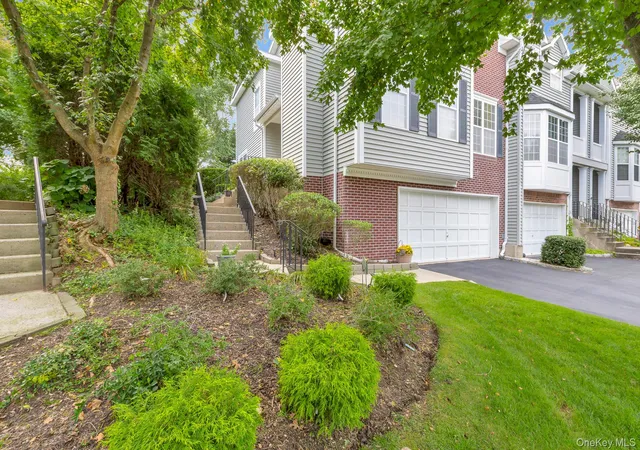 Photo 3 of Condo for sale at 143 Paddington Cir, Smithtown, NY 11787 | MLS# 1051895 | Listing updated on 2026-10-04