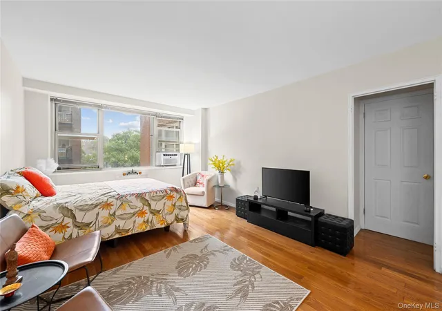 Listing Photo 5 - Condo for sale in Elmhurst Towers located at 81-11 45Th Ave, New York, NY 11373 - Unit #3V