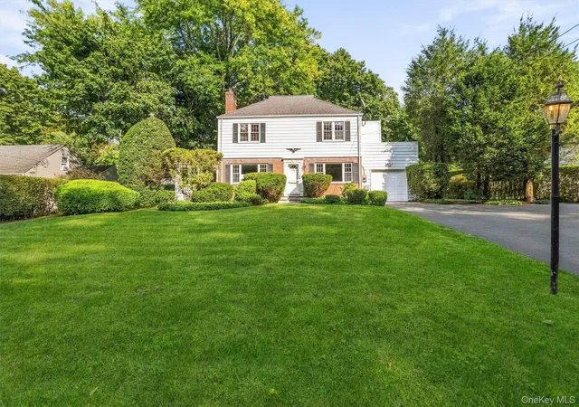 Photo 3 of Single family home for sale at 999 Knollwood Rd, Greenburgh, NY 10603 | MLS# 1051946 | Listing updated on 2026-09-25