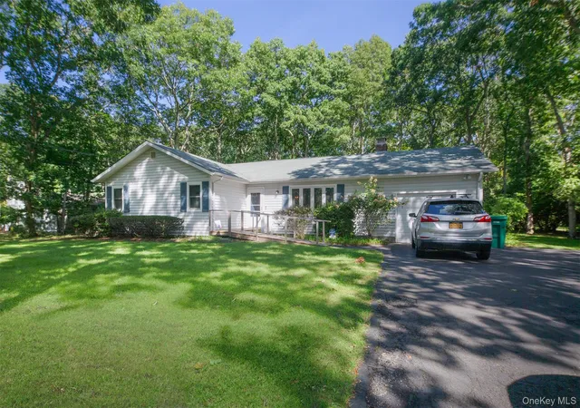 Photo 1 of Single family home for sale at 42 Squires Ave, Southampton, NY 11942 | MLS# 1051964 | Listing updated on 2026-10-07