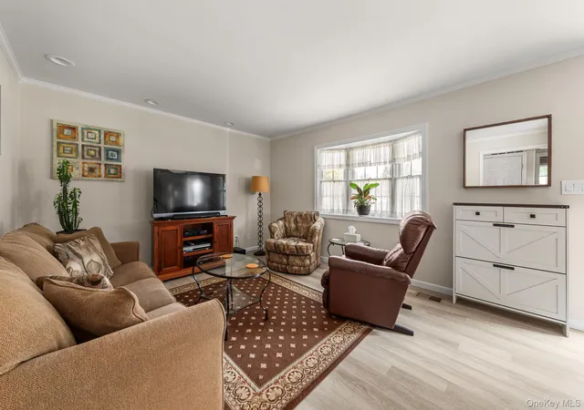 Photo 4 of Single family home for sale at 139 Arlyn Dr W, Oyster Bay, NY 11758 | MLS# 1051983 | Listing updated on 2026-10-07