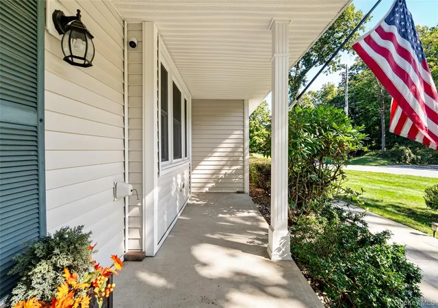 Photo 3 of Single family home for sale at 4 Wayne Dr, Poughkeepsie (town), NY 12601 | MLS# 1051987 | Listing updated on 2026-09-19