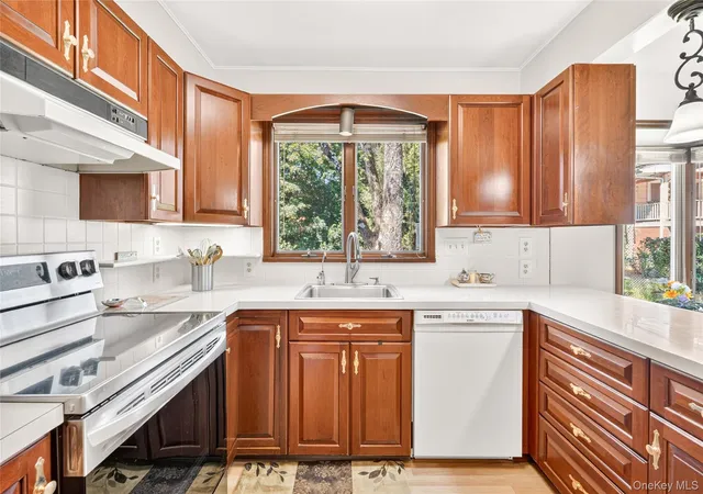 Photo 3 of Single family home for sale at 4 Wayne Dr, Poughkeepsie (town), NY 12601 | MLS# 1051987 | Listing updated on 2026-09-19