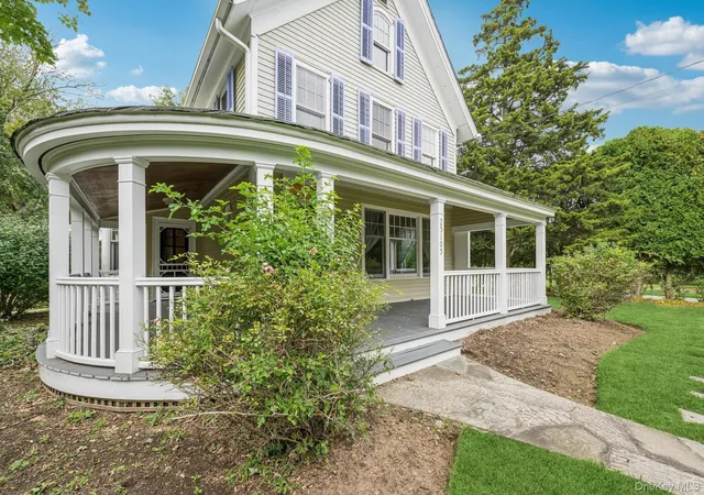 Photo 2 of Single family home for sale at 25105 Main Rd N, Southold, NY 11957 | MLS# 1051989 | Listing updated on 2026-10-03