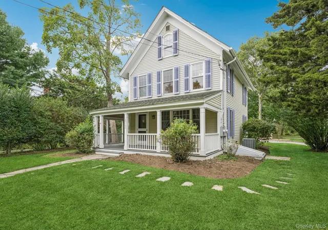 Photo 3 of Single family home for sale at 25105 Main Rd N, Southold, NY 11957 | MLS# 1051989 | Listing updated on 2026-10-03