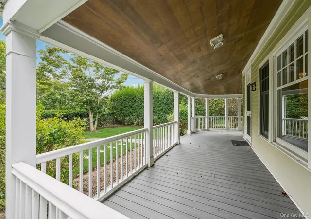 Photo 4 of Single family home for sale at 25105 Main Rd N, Southold, NY 11957 | MLS# 1051989 | Listing updated on 2026-10-03
