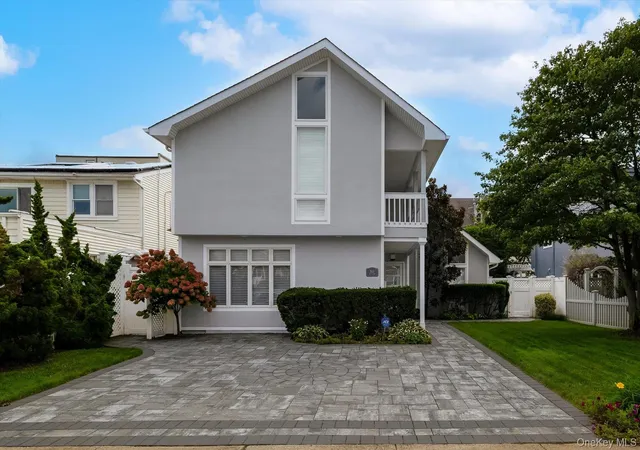 Photo 3 of Single family home for sale at 540 W Penn St, Long Beach, NY 11561 | MLS# 1051994 | Listing updated on 2026-09-23