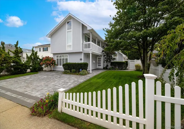 Photo 3 of Single family home for sale at 540 W Penn St, Long Beach, NY 11561 | MLS# 1051994 | Listing updated on 2026-09-23
