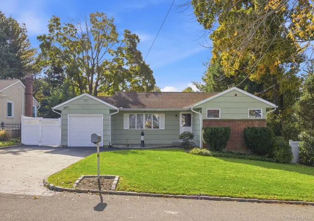 Photo 1 of Single family home for sale at 35 Sheridan St, Huntington, NY 11743 | MLS# 1051996 | Listing updated on 2026-10-26