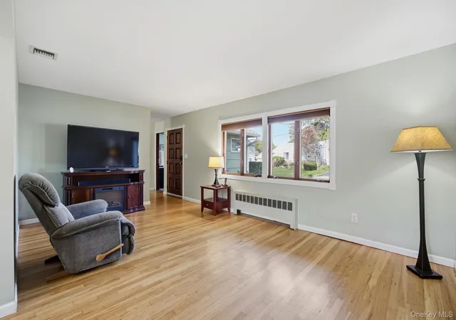 Photo 3 of Single family home for sale at 35 Sheridan St, Huntington, NY 11743 | MLS# 1051996 | Listing updated on 2026-10-26