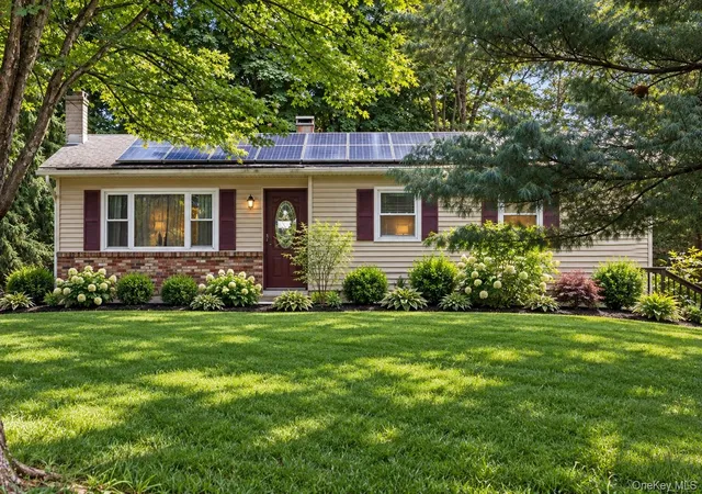 Photo 3 of Single family home for sale at 21 Elizabeth Dr, East Fishkill, NY 12533 | MLS# 1052001 | Listing updated on 2026-09-18