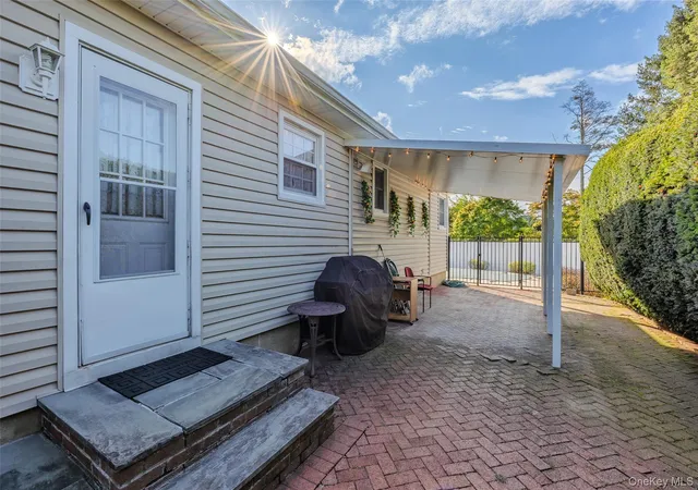 Photo 3 of Single family home for sale at 1296 Leslie Ln, Hempstead, NY 11710 | MLS# 1052015 | Listing updated on 2026-09-18