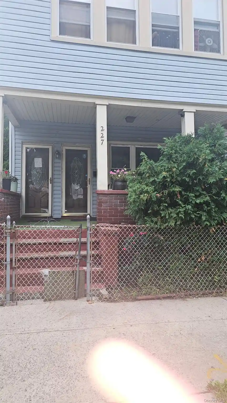 Listing Photo 1 - Condo for sale in 227 Gordon St located at 227 Gordon St, New York, NY 10304 - Unit 227 Gordon St