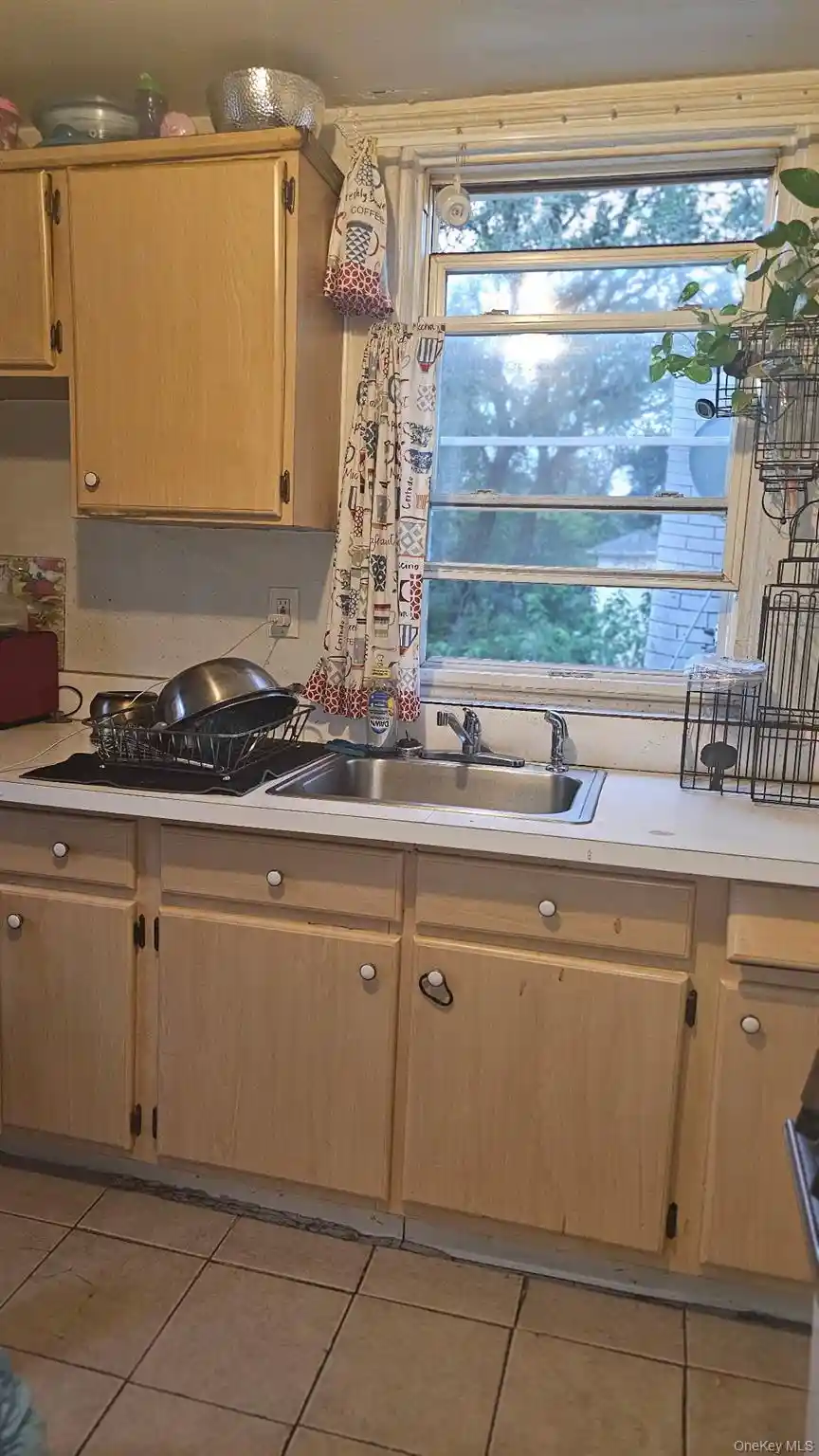Listing Photo 4 - Condo for sale in 227 Gordon St located at 227 Gordon St, New York, NY 10304 - Unit 227 Gordon St