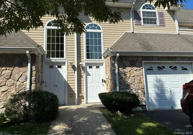 Condo for sale at 154 Christine Dr, Huntington, NY 11746 | MLS# 1052021