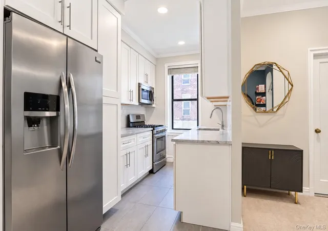 Photo 3 of Condo for sale at 21 Barstow Rd #2D, North Hempstead, NY 11021 | MLS# 1052043 | Listing updated on 2026-09-20