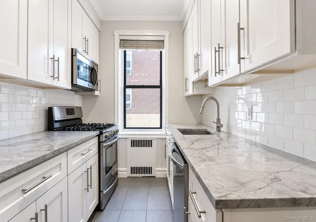 Listing Photo 4 - Condo for sale in building located at 21 Barstow Rd, North Hempstead, NY 11030 - Unit #2D