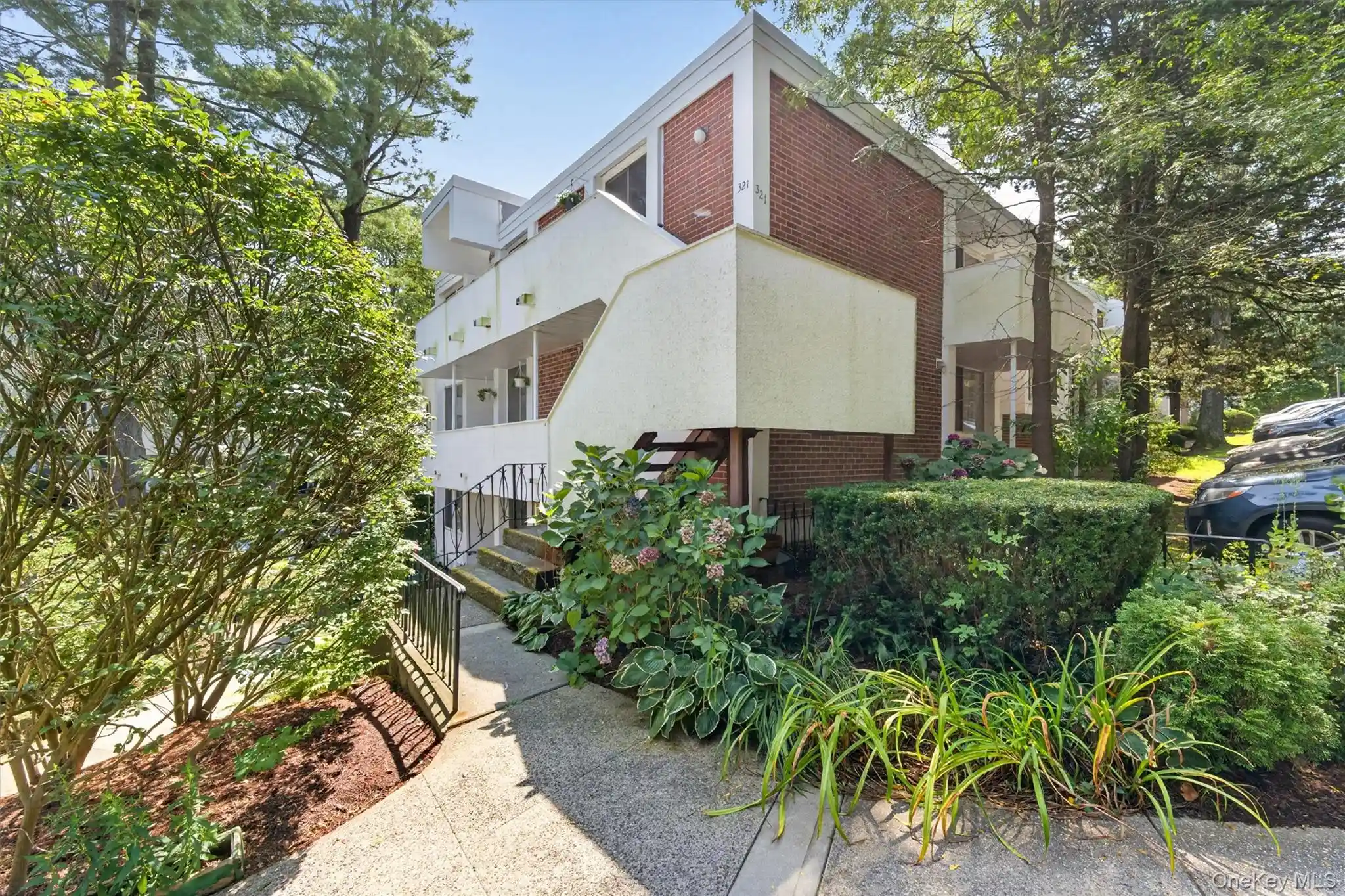 Listing Photo 2 - Condo for sale in 311 Tallwood Dr located at 311 Tallwood Dr, Greenburgh, NY 32208 - Unit #311