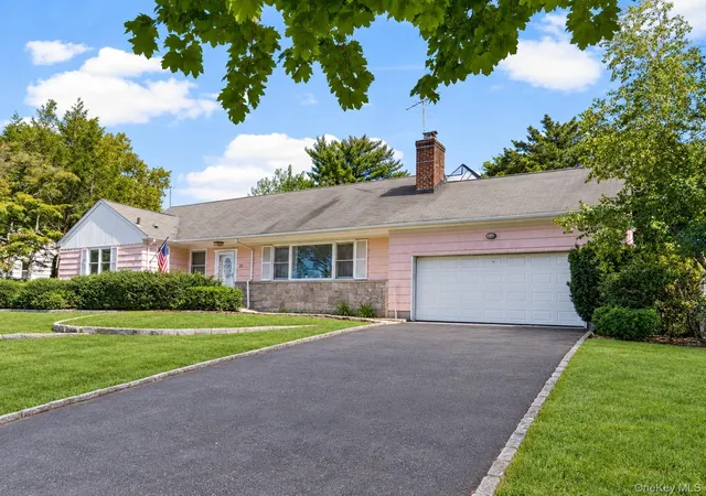 Photo 3 of Single family home for sale at 25 Manger Cir, Pelham, NY 10803 | MLS# 1052076 | Listing updated on 2026-09-19