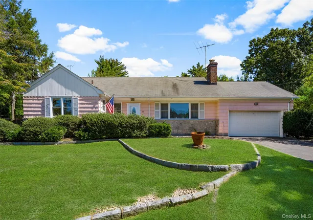 Photo 3 of Single family home for sale at 25 Manger Cir, Pelham, NY 10803 | MLS# 1052076 | Listing updated on 2026-09-19