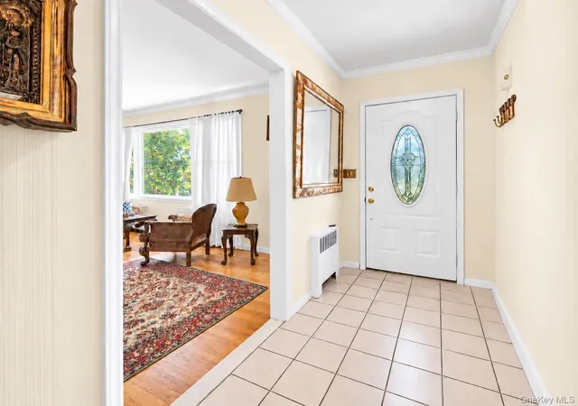 Photo 4 of Single family home for sale at 25 Manger Cir, Pelham, NY 10803 | MLS# 1052076 | Listing updated on 2026-09-19