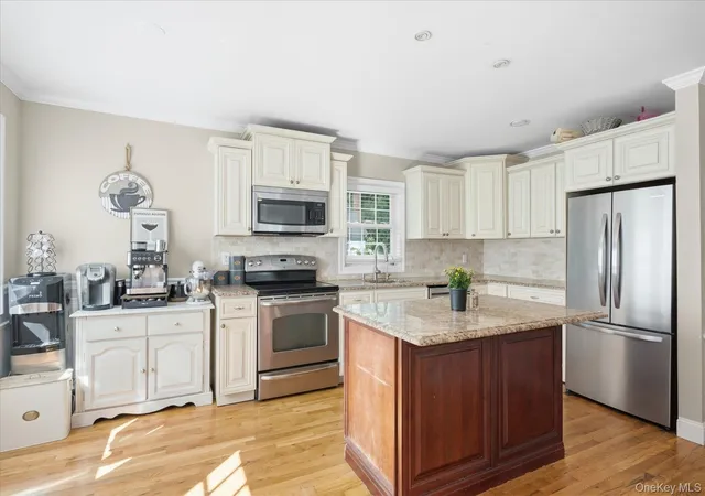 Photo 3 of Single family home for sale at 6 Hawk Rd, Brookhaven, NY 11778 | MLS# 1052104 | Listing updated on 2026-09-20
