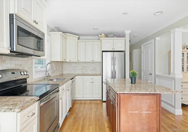 Photo 4 of Single family home for sale at 6 Hawk Rd, Brookhaven, NY 11778 | MLS# 1052104 | Listing updated on 2026-09-20