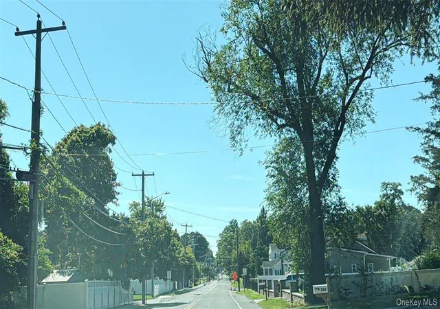 Photo 4 of Single family home for sale at 226 Holbrook Rd, Brookhaven, NY 11741 | MLS# 1052117 | Listing updated on 2026-09-21