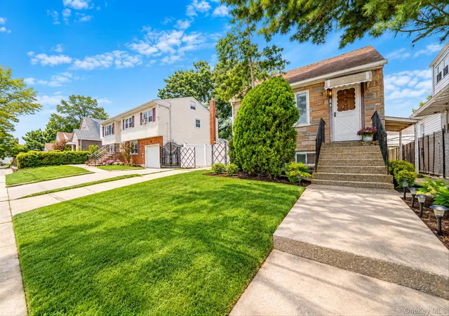 Photo 2 of Single family home for sale at 5 Park Pl, Hempstead, NY 11580 | MLS# 1052126 | Listing updated on 2026-10-07