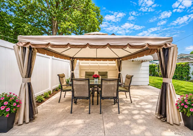 Photo 3 of Single family home for sale at 5 Park Pl, Hempstead, NY 11580 | MLS# 1052126 | Listing updated on 2026-10-07
